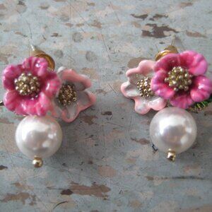 Les Nereides Pink Flower Duo Pearl Stud Earrings